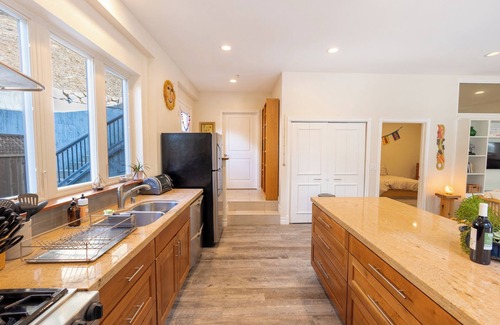 Ojai House | Charming Guesthouse with 1 bedroom and WiFi, AC in tranquil Ojai