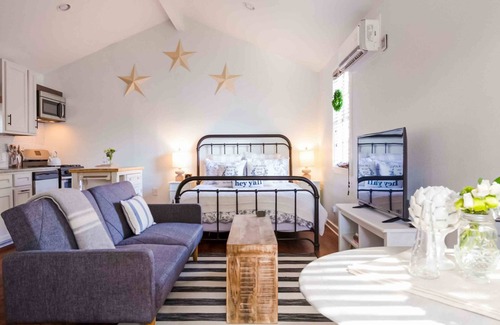 Hancock House | Charming guesthouse with full kitchen, private entrance & fenced patio