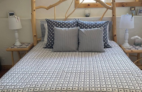 Paonia House | Charming guesthouse with panoramic views!