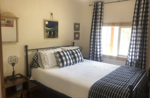 Paonia House | Charming guesthouse with panoramic views!