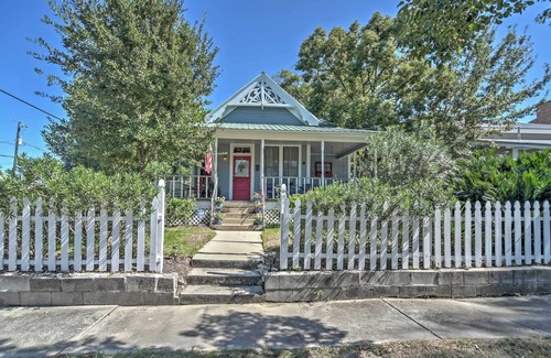 Gulfport Cottage | Charming Gulfport Getaway Only 3 Blocks to Beach!
