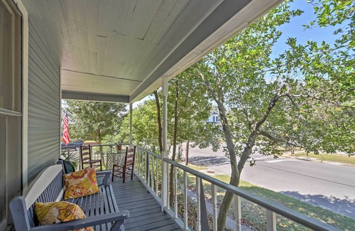 Gulfport Cottage | Charming Gulfport Getaway Only 3 Blocks to Beach!