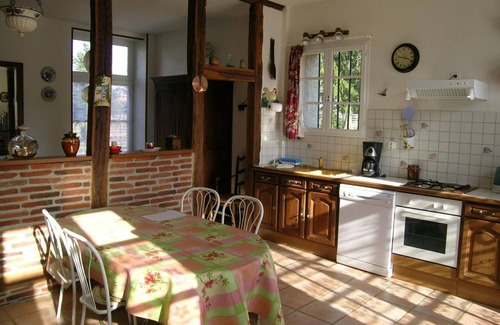Dompierre-sur-Besbre Cottage | Charming house with fireplace and garden in Dompierre-sur-Besbre