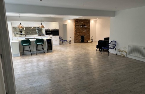 Rushmoor District House | Charming Hampshire House Retreat