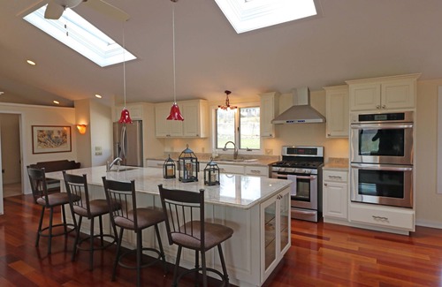 Harbor Springs House | Charming Harbor Bluff Home - Harbor Springs - views of Little Traverse Bay