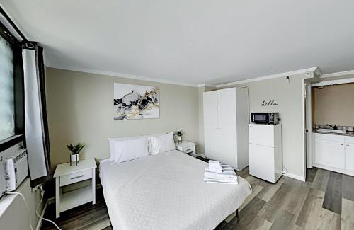 McCully - Moiliili House | Charming Hawaiian Monarch Studio