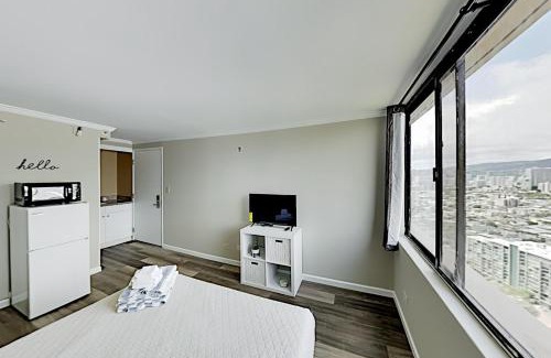 McCully - Moiliili House | Charming Hawaiian Monarch Studio