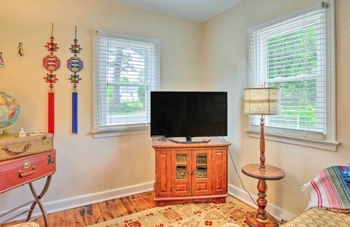 Lakeside Cottage | Charming Henrico Cottage w/ Yard + Fire Pit!