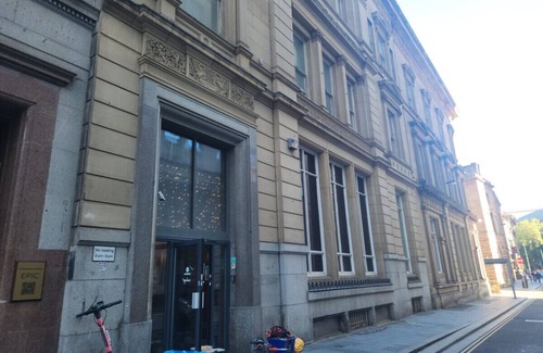 Pier Head Apartment | Charming Heritage Bank Liverpool – Historic Elegance Meets Modern Convenience