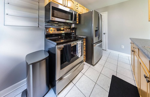 Seminary Hill House | Charming Hideaway 19 min to DC huge Backyard/Grill