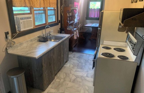 Wellsboro Apartment | Charming Hideaway suite in the heart of the PA Grand Canyon with AC, WiFi