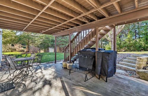 Manhattan Apartment | Charming Hideaway with Patio 3 Mi to Kansas State!