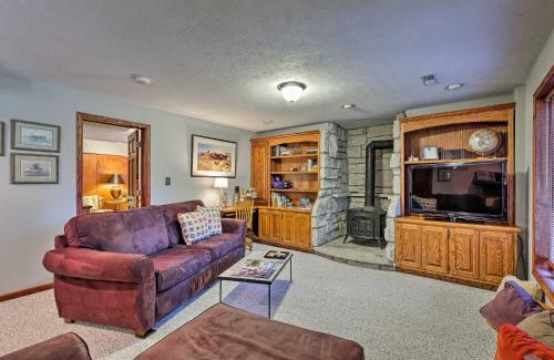 Manhattan Apartment | Charming Hideaway with Patio 3 Mi to Kansas State!