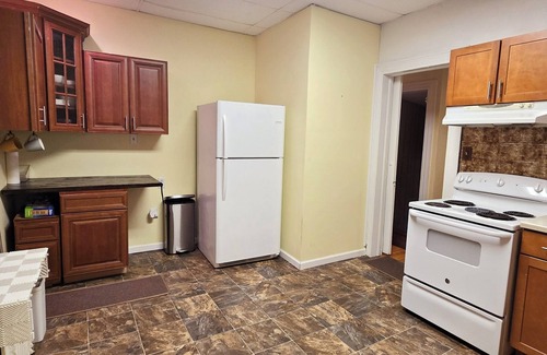 Scranton Apartment | Charming, high ceiling, spacious home in great neighborhood & large yard