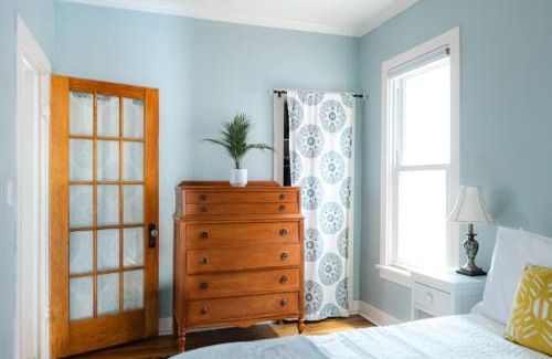 West Highland House | Charming Highlands Cottage - Walk to Shops & Eats