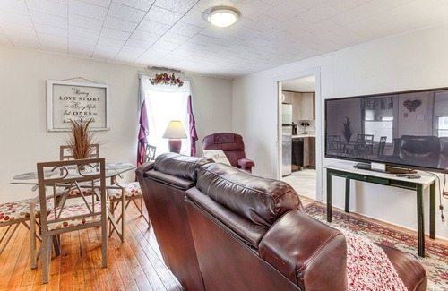 Hillsboro House | Charming Hillsboro Home < 1 Mi to Downtown!