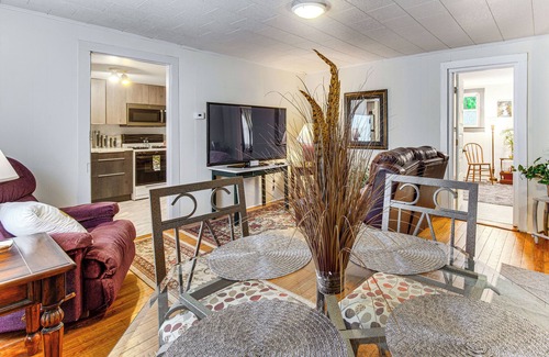 Hillsboro House | Charming Hillsboro Home < 1 Mi to Downtown!