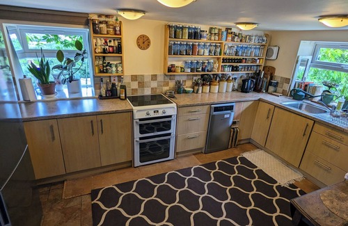 Moreton Cottage | Charming hillside 3 bedroom cottage with sauna
