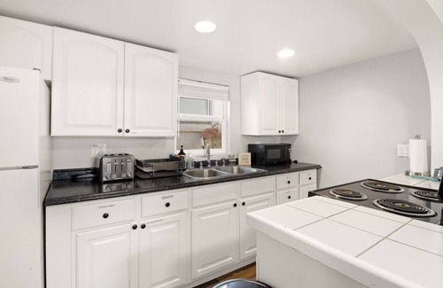 Glenwood Springs Apartment | Charming, Historic! Walking Distance to Town!