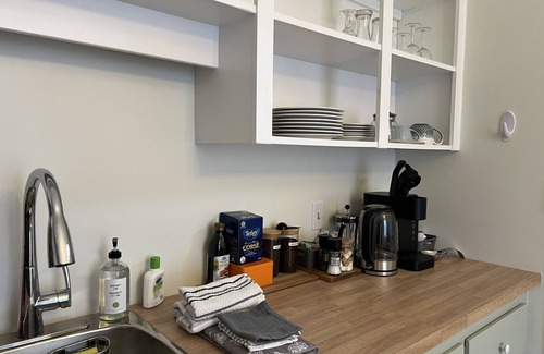 Cobourg House | Charming historic building mins walk to beach, downtown, train and amenities