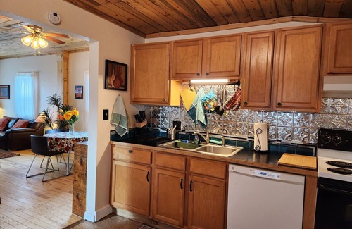 Montrose House | Charming Historic Bungalow