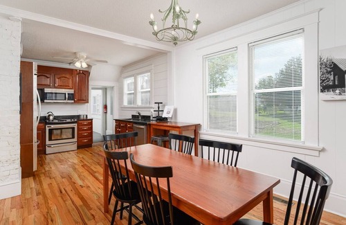 Dayton House | Charming Historic Cottage in Dayton Tennessee