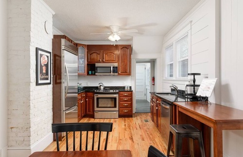 Dayton House | Charming Historic Cottage in Dayton Tennessee