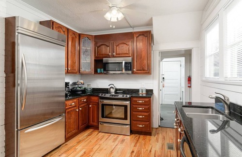 Dayton House | Charming Historic Cottage in Dayton Tennessee