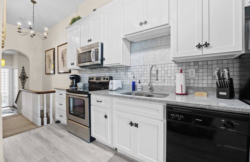Old Louisville House | Charming Historic Getaway in the Heart of Lou!