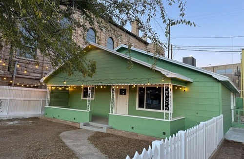 Globe House | Charming Historic Globe House