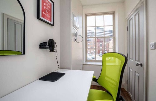 Sheffield City Centre Apartment | Charming Historic Haven in Sheffield City Centre
