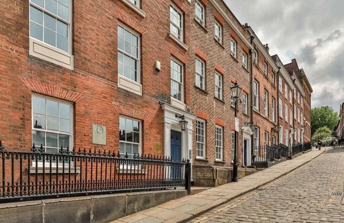 Sheffield City Centre Apartment | Charming Historic Haven in Sheffield City Centre