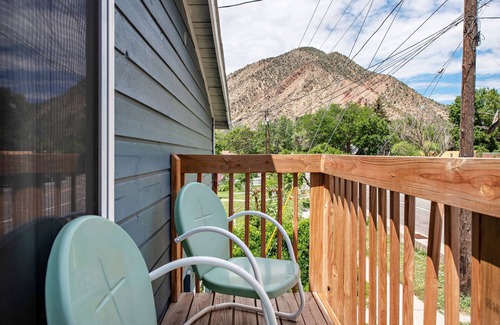 New Castle House | Charming Historic Home, Embrace the Past, Enjoy the Present 13 Mi to GWS