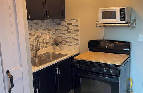 Atlanta House | Charming historic home just steps from downtown Atlanta. One bedroom apartment.