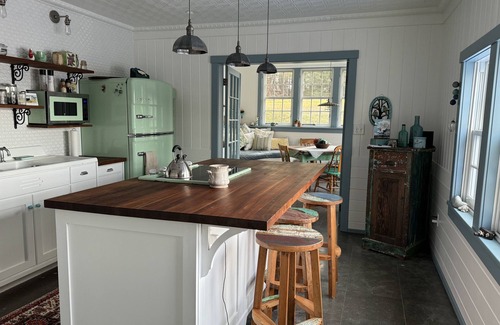 Saint Patrick Cottage | Charming Historic Ocean Front Cottage on the Bay of Fundy