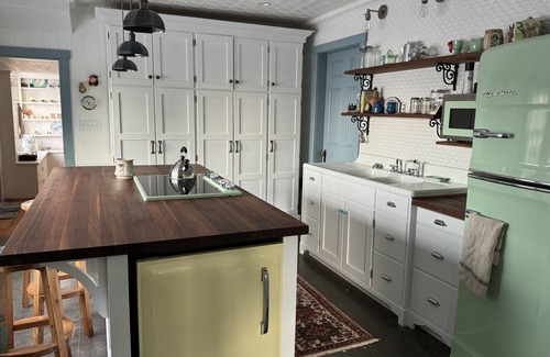 Saint Patrick Cottage | Charming Historic Ocean Front Cottage on the Bay of Fundy