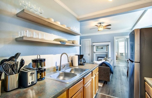 Knoxville Apartment | Charming Historic Retreat - 5 Mins from Downtown