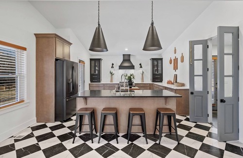 Heron Walk House | Charming Historic Rock House: where luxury meets timeless character