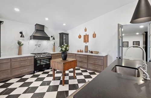 Heron Walk House | Charming Historic Rock House: where luxury meets timeless character
