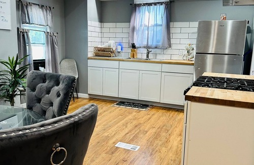 Detroit House | Charming historic Rosedale Park neighborhood house minutes from downtown.