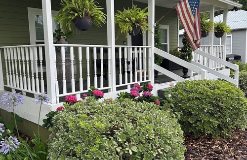 High Springs Cottage | Charming, historic cottage walking distance to downtown High Springs