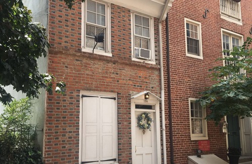 Old City House | Charming Historic Olde City Home - Close to Independence Malll
