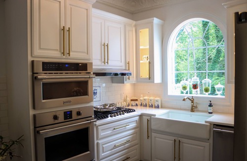Pittsburg House | Charming Historic Victorian Home W/Fireplace