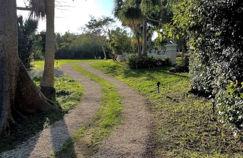 Warwick Cottage | Charming Historical 1-bedroom cottage in central Bermuda with WiFi, AC