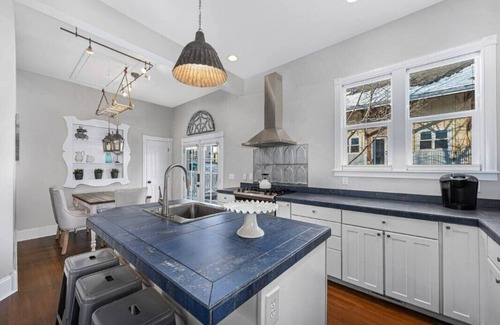Lafayette House | Charming Historical Home - Walk to Restaurants