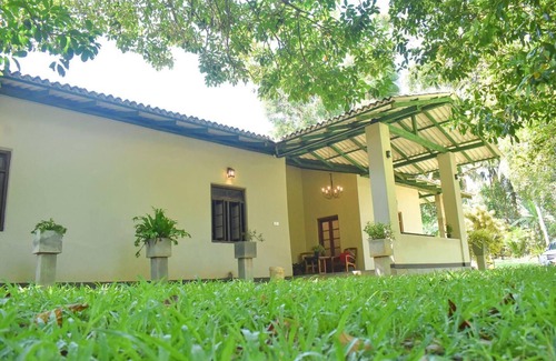Ambalangoda Villa | Charming & Historical 3-bed Bungalow in Hikkaduwa