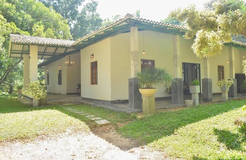 Ambalangoda Villa | Charming & Historical 3-bed Bungalow in Hikkaduwa