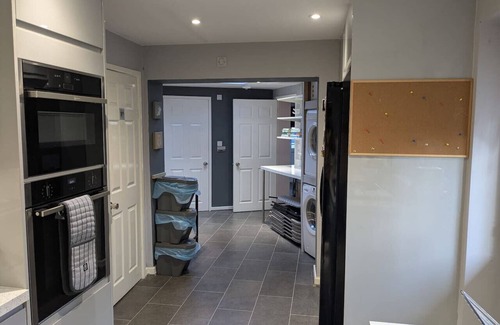 Leigh House | Charming Home Office x2 Living Rooms Driveway Parking