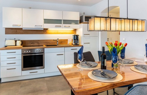 Sipplingen Apartment | Charming Holiday Apartment "Ferienwohnung Mainau" with Balconies