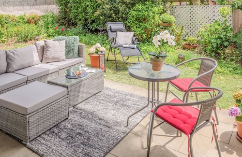 Gaienhofen Apartment | Charming holiday flat with garden 2 minutes from the lake
